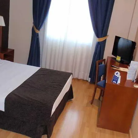 Plaza 3* פונפרדה