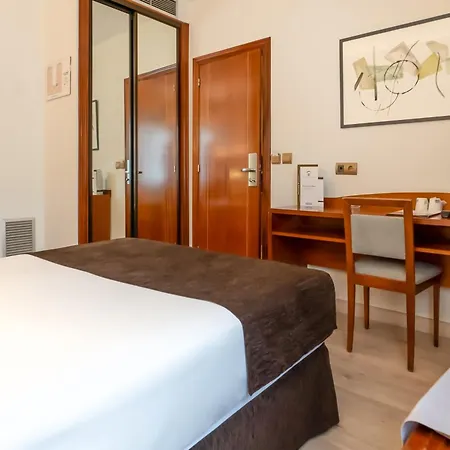 Plaza Hotel 3*