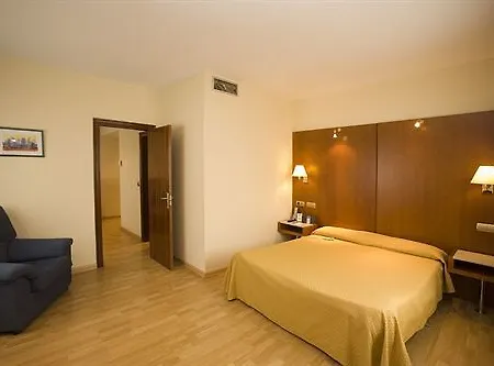 מלון Plaza 3*