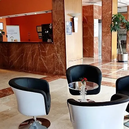 Plaza 3* פונפרדה