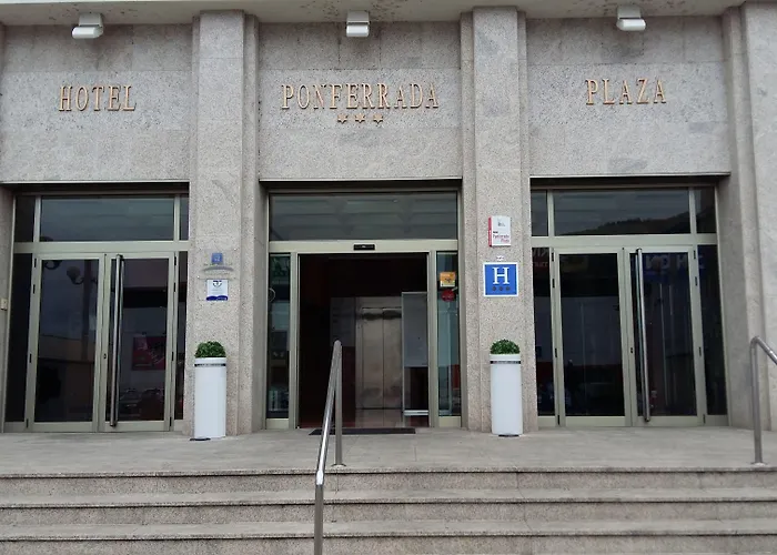 ポンフェラーダ プラザ 3*