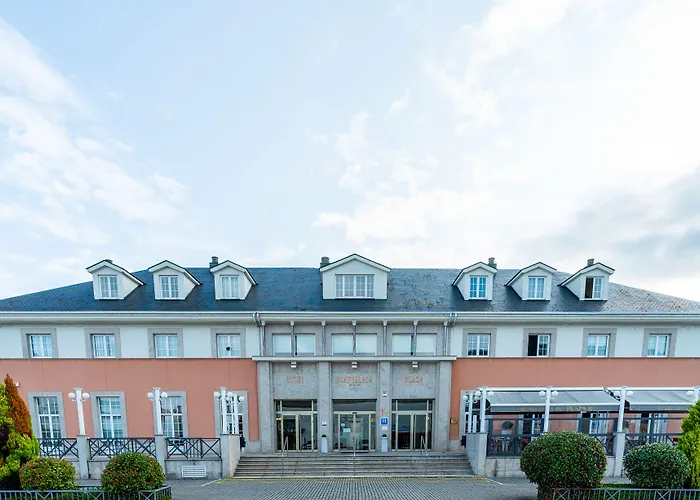 ポンフェラーダ プラザ ホテル 3*