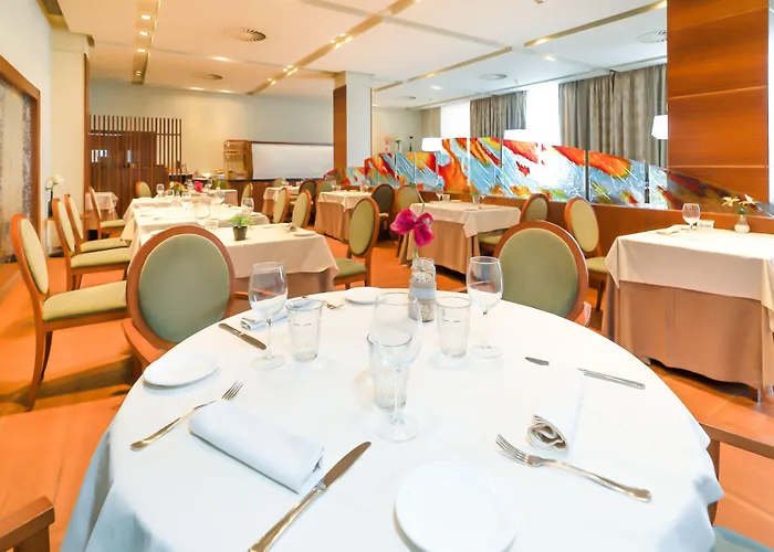 ポンフェラーダ プラザ 3* ポンフェラダ